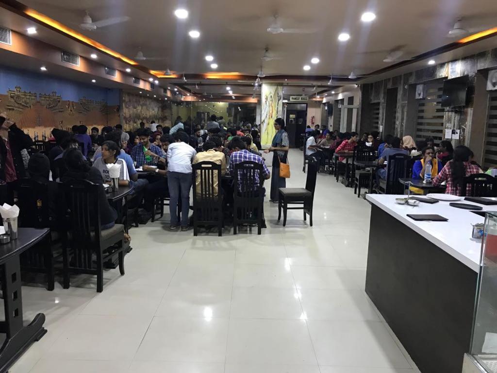 Makrana Raj Hotel Sikar Luaran gambar